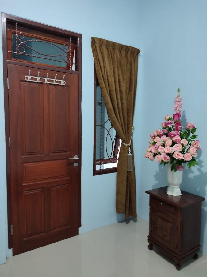 M1 Residence Manado Exterior photo